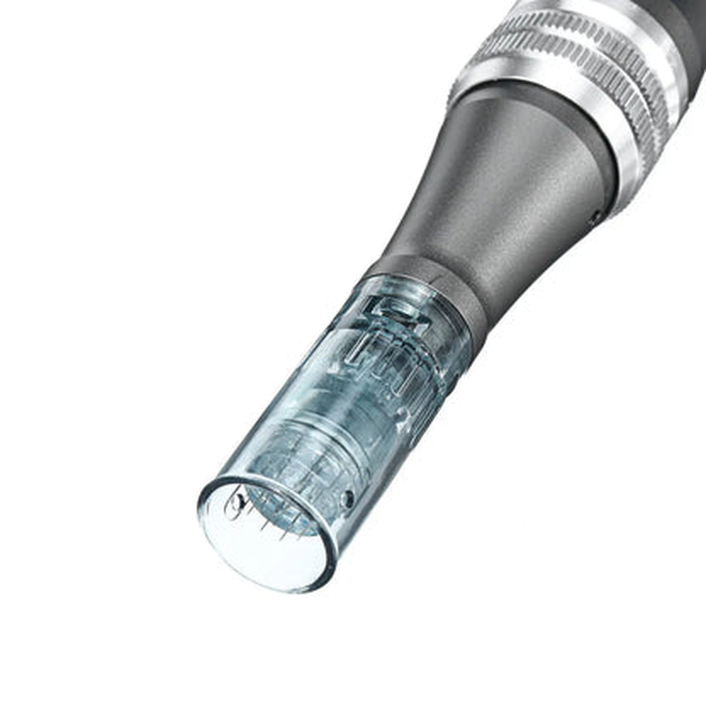 Zijaanzicht van de moduleaansluiting en de instelring met gripstructuur van de Dr. Pen M8